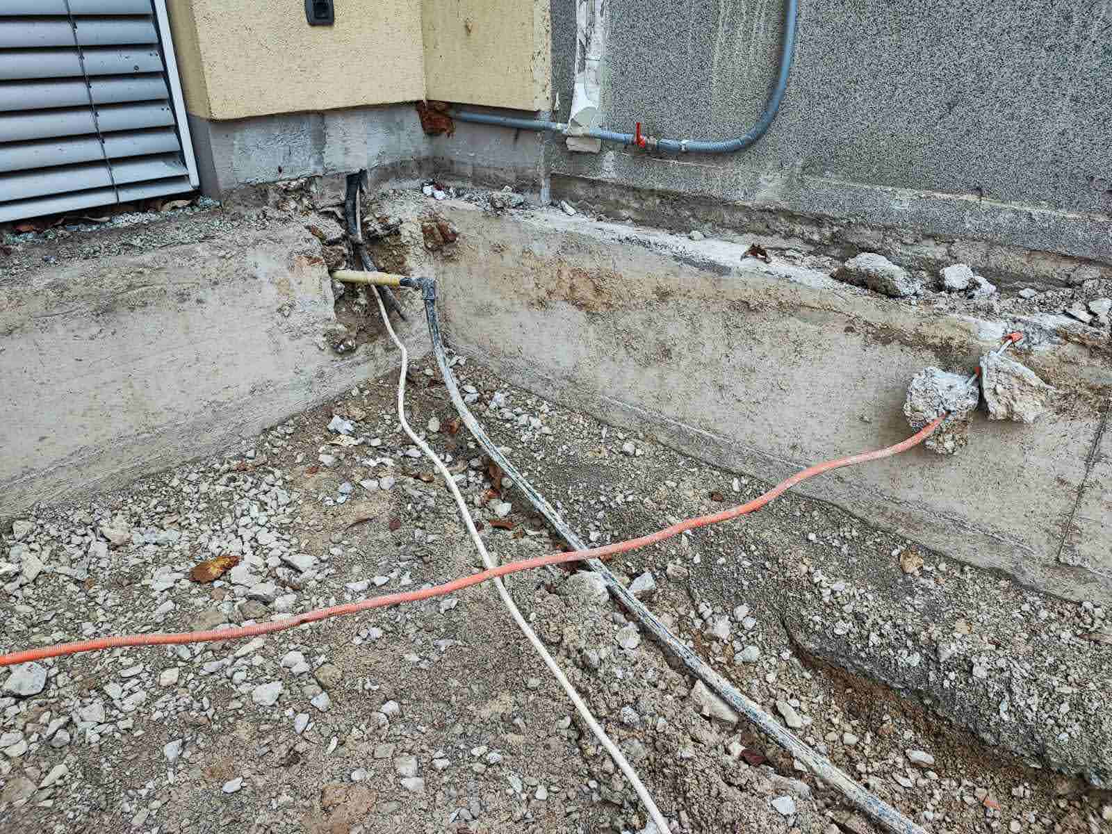 Za nemoteno delovanje objekta so ključne kakovostne inštalacije. Izvajamo električne, vodovodne in ogrevalne sisteme, pri čemer uporabljamo sodobne tehnologije in preverjene materiale. Poskrbimo, da so vsi sistemi učinkoviti, varčni in skladni s predpisi.